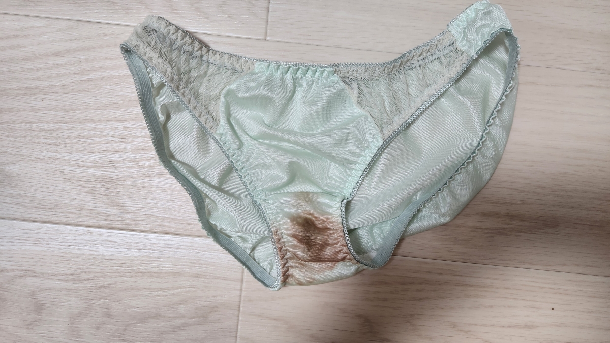 染みパンティパンティ ホワイトムーン 使用済み下着販売 商品詳細-遥：お汚れシミパンティ♡