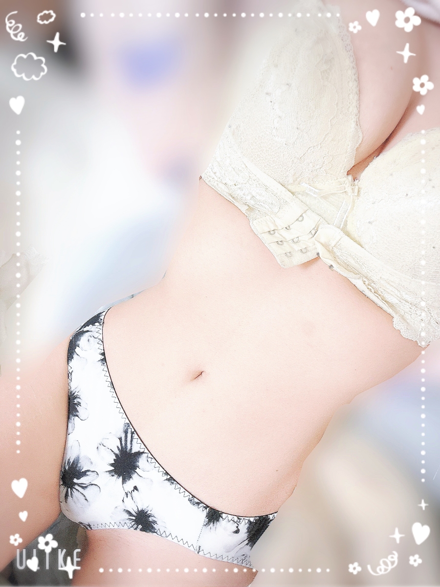 染みパンティパンティ ホワイトムーン 使用済み下着販売 商品詳細-まゆしー：🎀ツルツル系 染みありパンティ