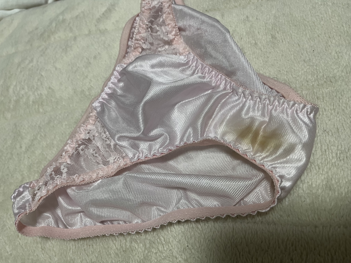 シミ付きパンティ